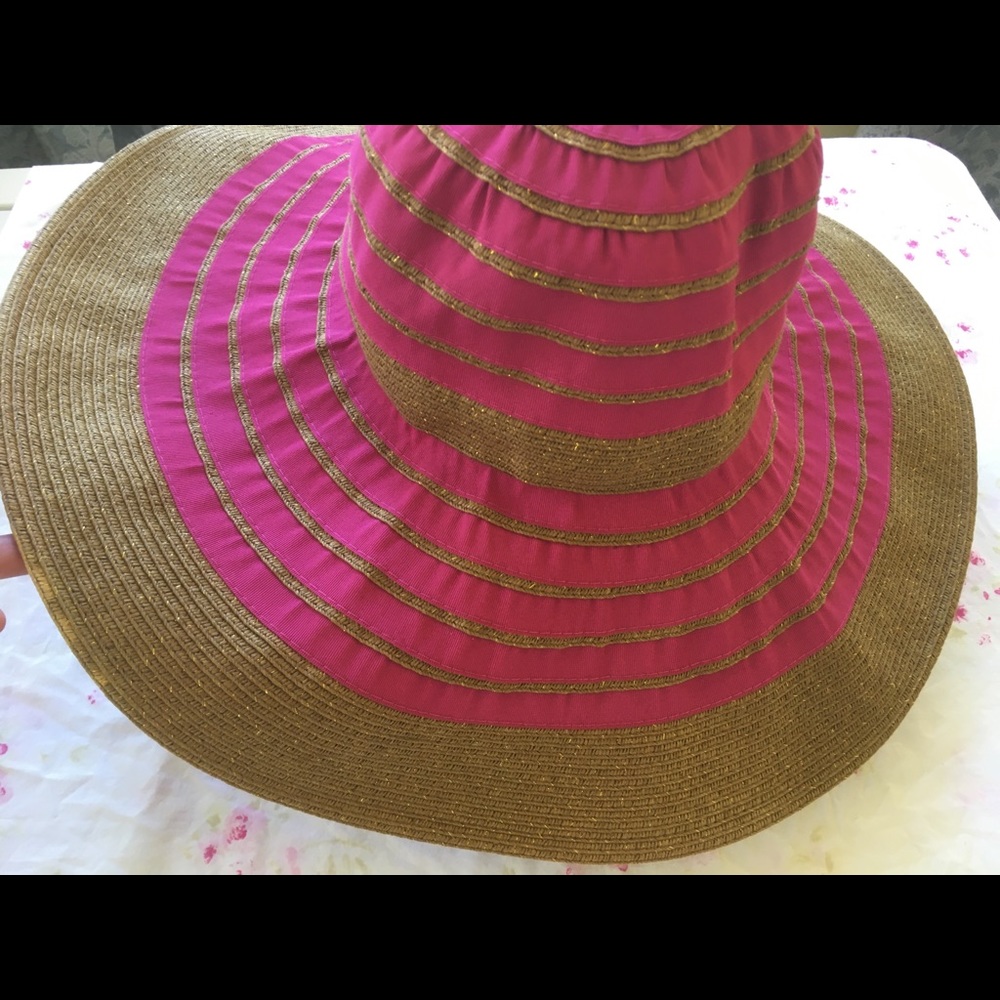 Beach Hat - Picture 2 of 3